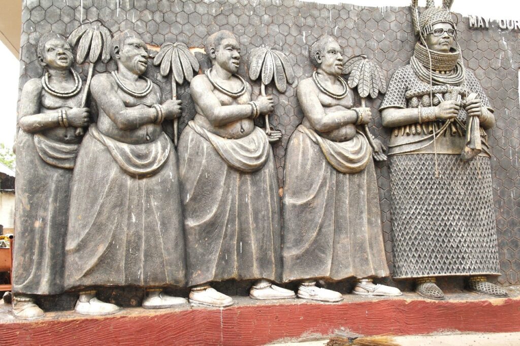 Oba Palace, Benin City: Bronze plaque featuring the current King Erediauwa of Edo