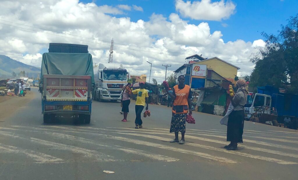 Sultan Hamud - hawkers in the middle of the road