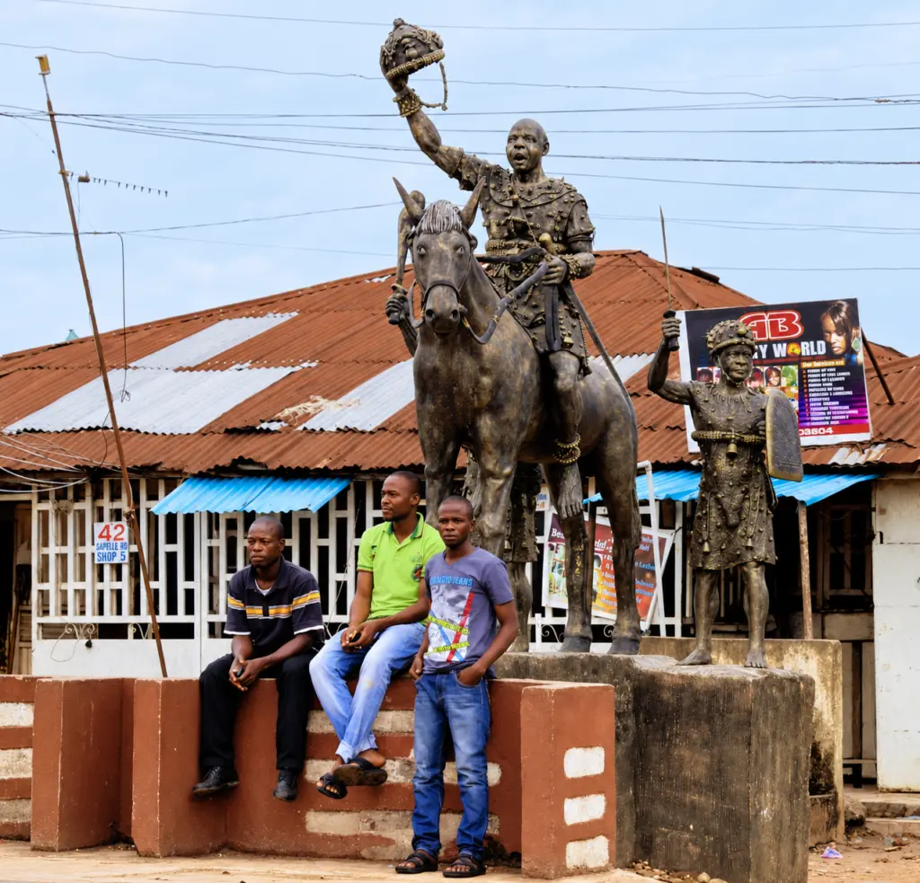 Benin City - Bronze statue - military commander on a horse